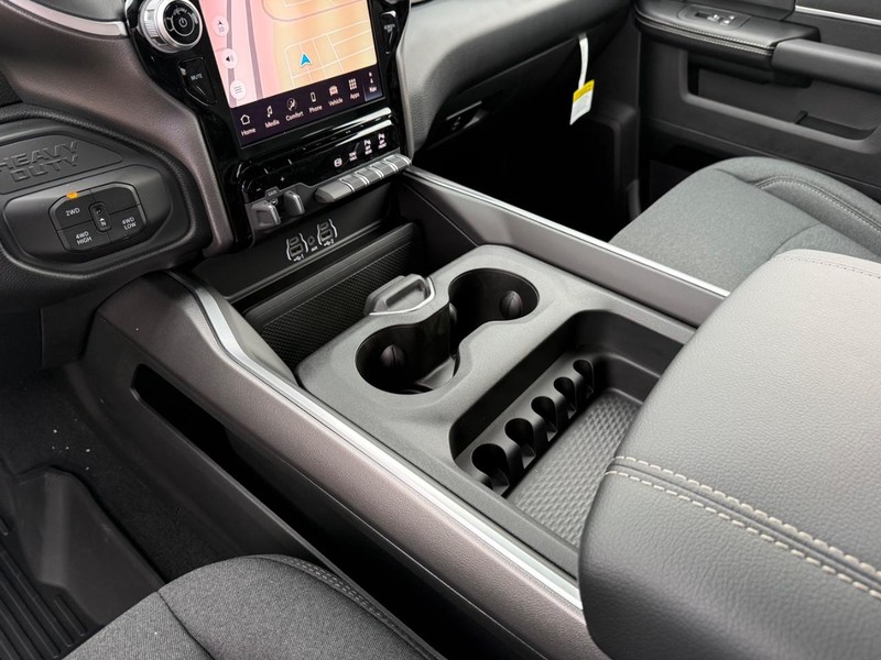 Ram 2500 Vehicle Full-screen Gallery Image 25