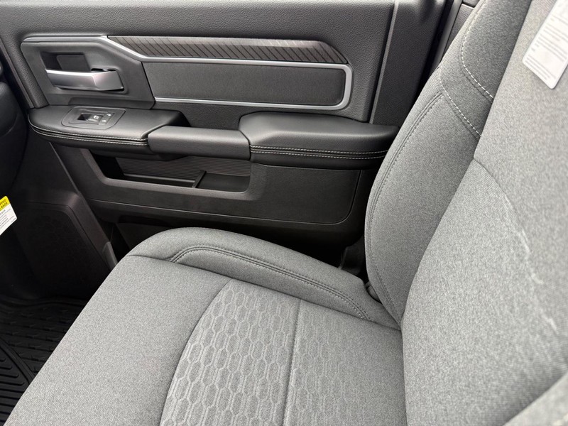 Ram 2500 Vehicle Full-screen Gallery Image 26