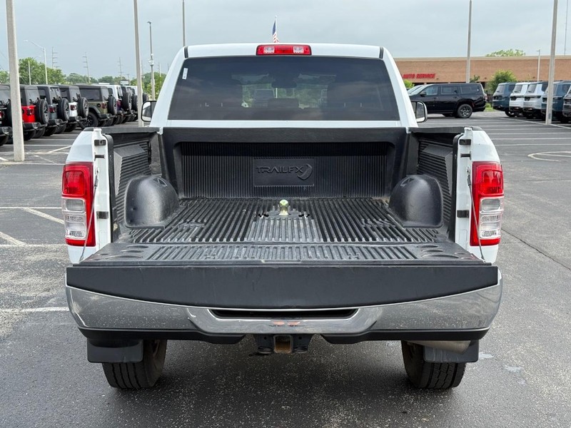 Ram 2500 Vehicle Full-screen Gallery Image 7