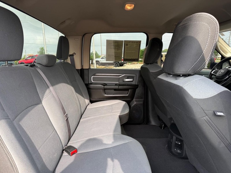 Ram 2500 Vehicle Full-screen Gallery Image 11