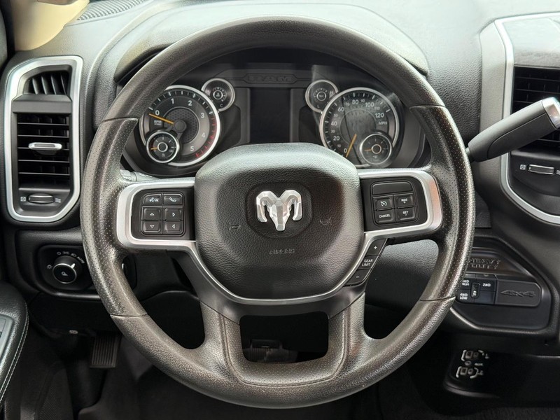 Ram 2500 Vehicle Full-screen Gallery Image 14