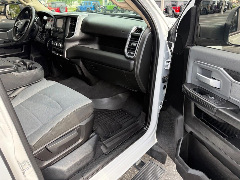 Ram 2500 Vehicle Full-screen Gallery Image 15