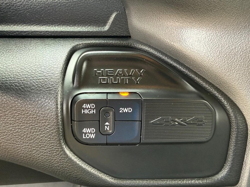 Ram 2500 Vehicle Full-screen Gallery Image 23