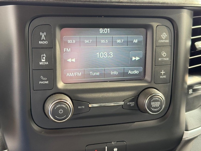 Ram 2500 Vehicle Full-screen Gallery Image 24