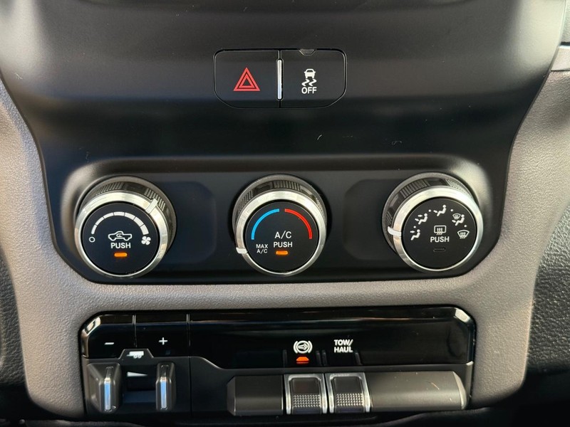 Ram 2500 Vehicle Full-screen Gallery Image 26