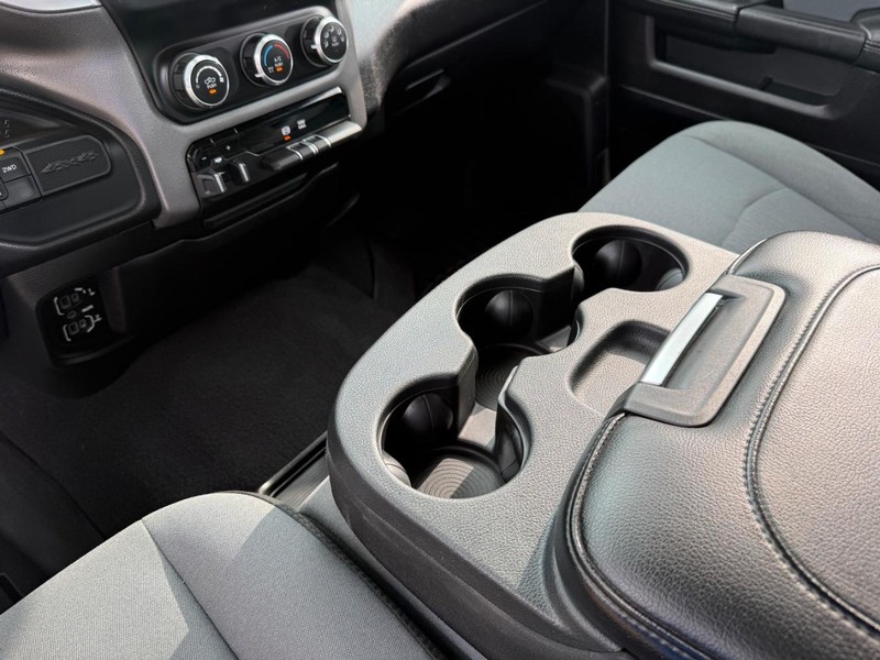 Ram 2500 Vehicle Full-screen Gallery Image 27