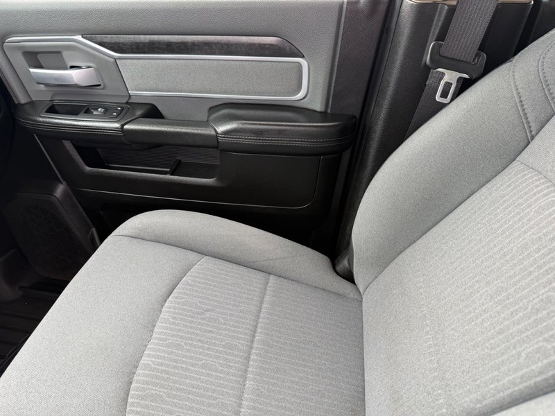 Ram 2500 Vehicle Full-screen Gallery Image 28