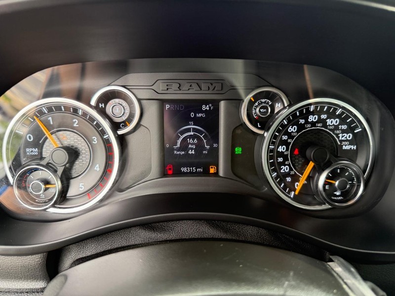 Ram 2500 Vehicle Full-screen Gallery Image 29