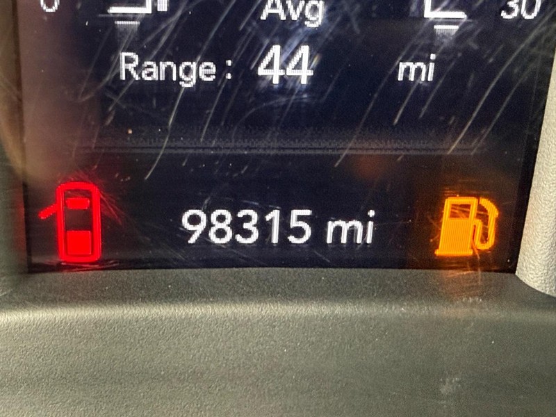 Ram 2500 Vehicle Full-screen Gallery Image 30