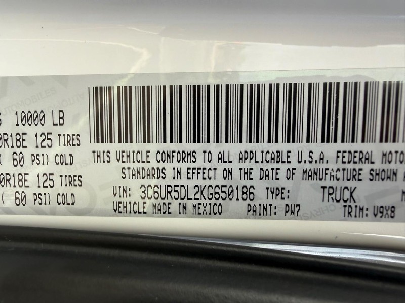 Ram 2500 Vehicle Full-screen Gallery Image 32