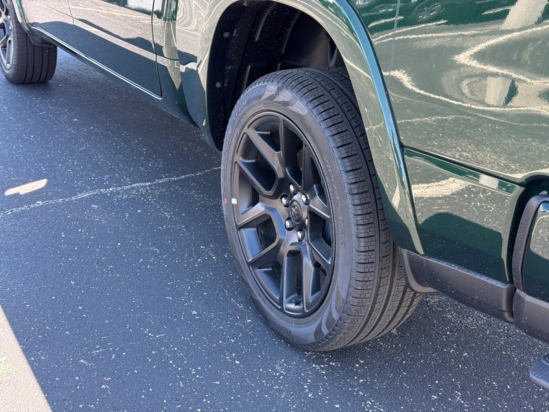 Ram 1500 Vehicle Full-screen Gallery Image 6