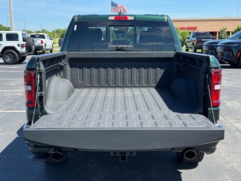 Ram 1500 Vehicle Full-screen Gallery Image 7