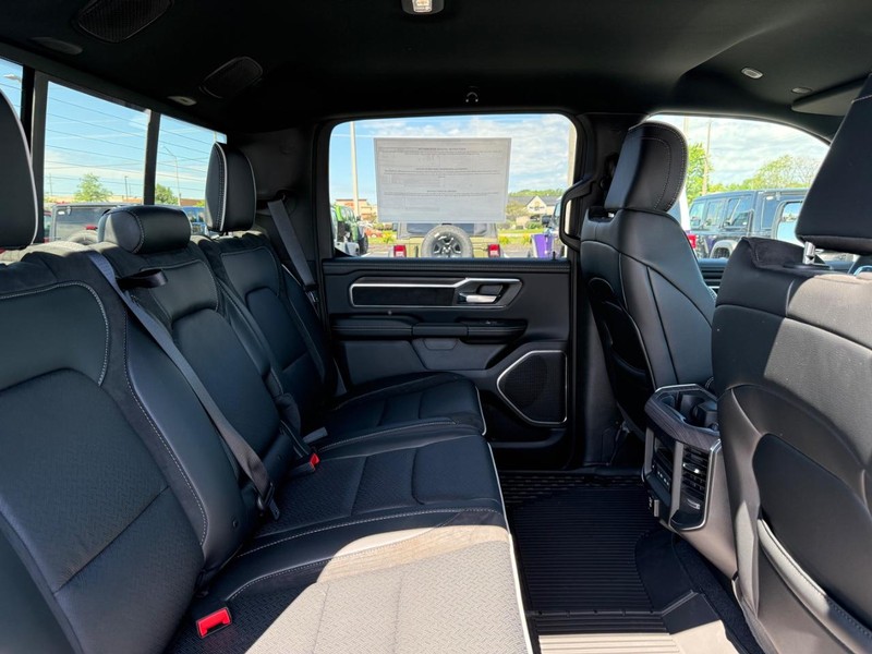 Ram 1500 Vehicle Full-screen Gallery Image 10