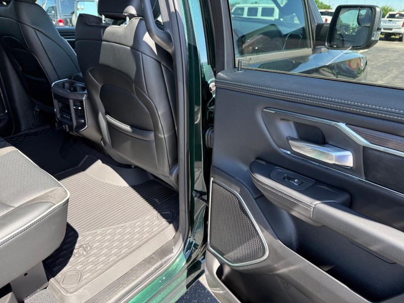 Ram 1500 Vehicle Full-screen Gallery Image 11