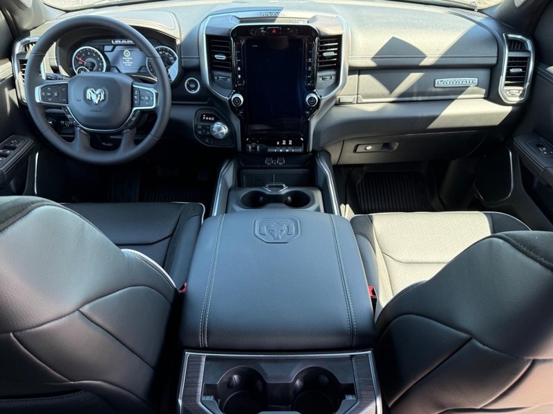 Ram 1500 Vehicle Full-screen Gallery Image 12