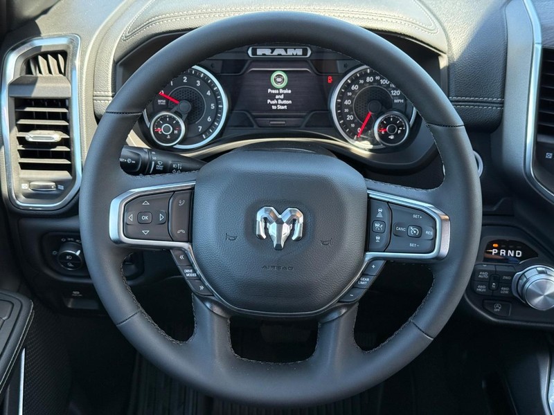 Ram 1500 Vehicle Full-screen Gallery Image 13