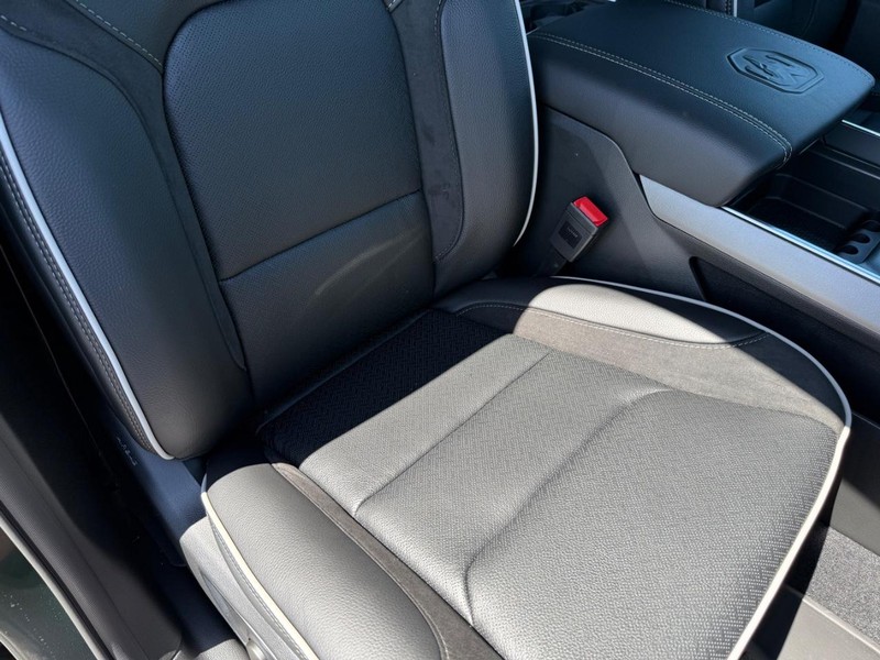 Ram 1500 Vehicle Full-screen Gallery Image 15