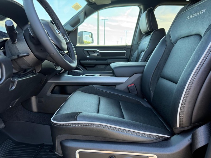 Ram 1500 Vehicle Full-screen Gallery Image 17