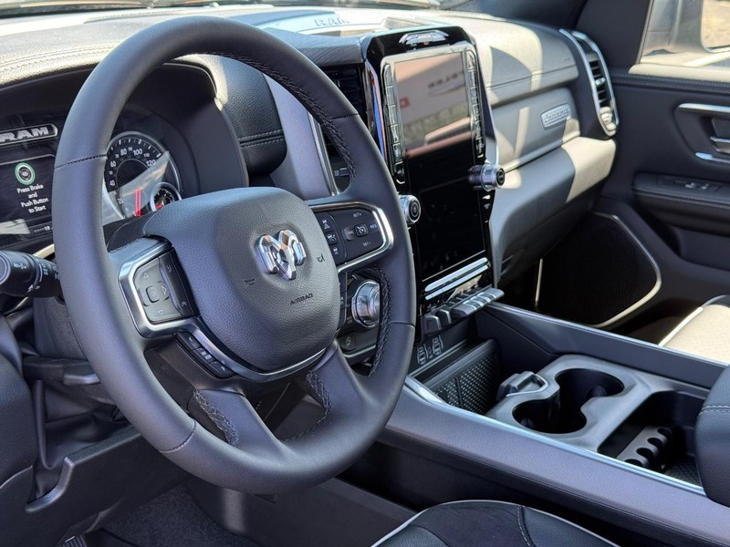 Ram 1500 Vehicle Full-screen Gallery Image 18