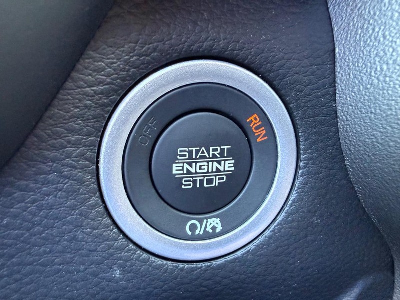 Ram 1500 Vehicle Full-screen Gallery Image 21