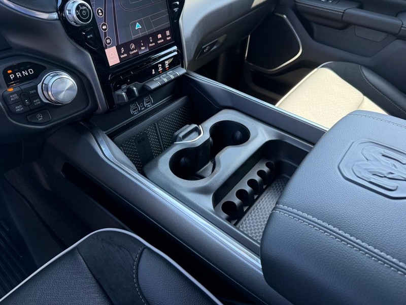 Ram 1500 Vehicle Full-screen Gallery Image 24