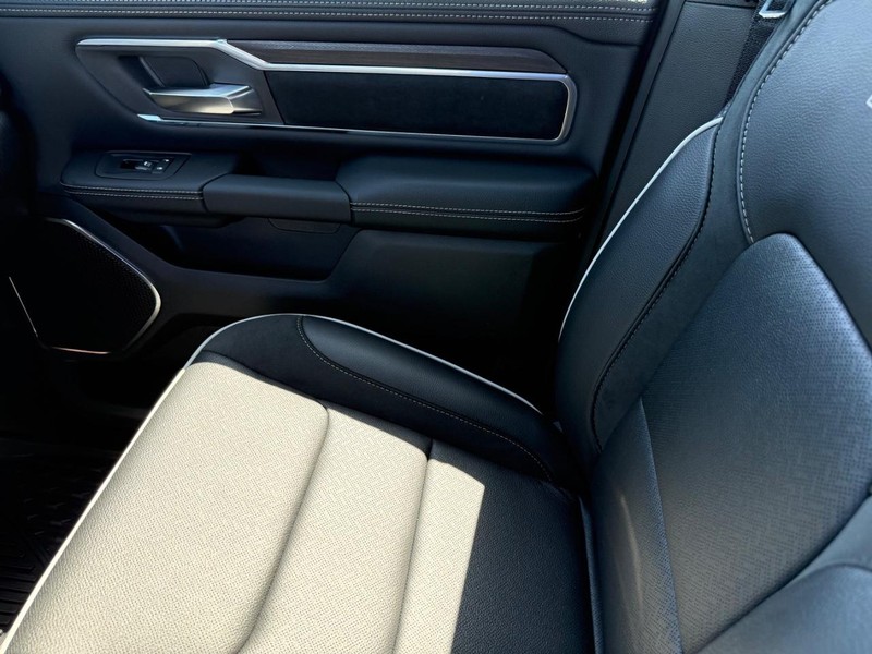 Ram 1500 Vehicle Full-screen Gallery Image 25