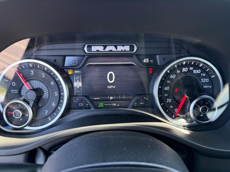 Ram 1500 Vehicle Full-screen Gallery Image 26
