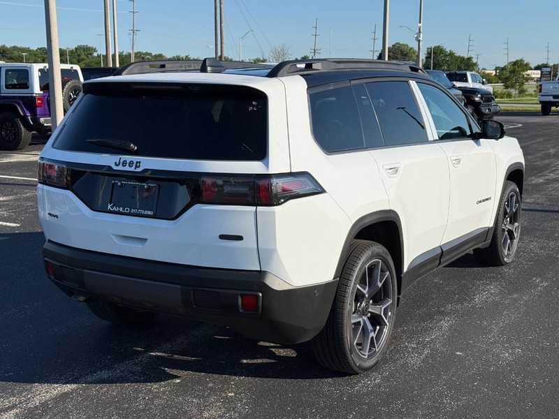 Jeep Cherokee Vehicle Full-screen Gallery Image 3