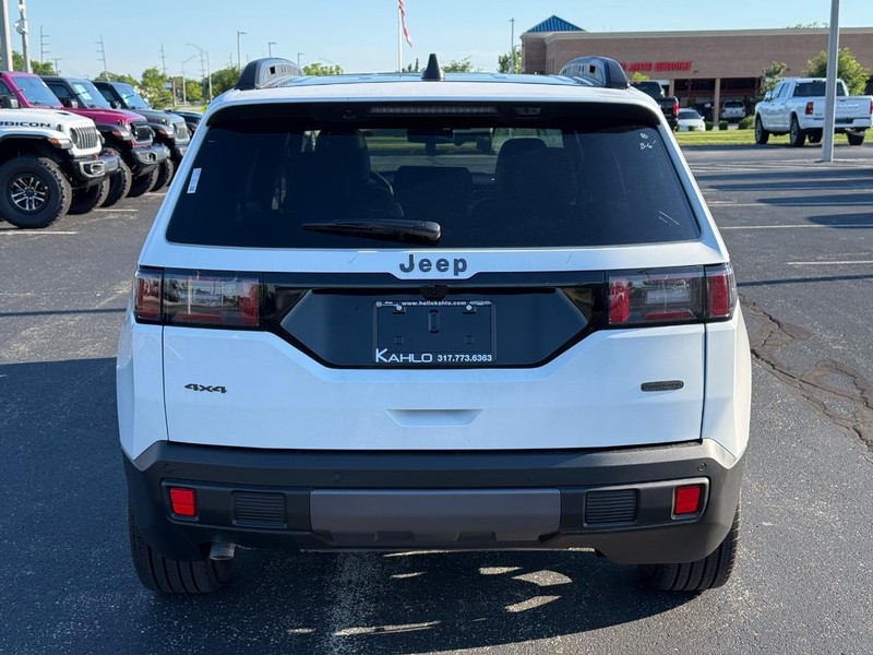Jeep Cherokee Vehicle Full-screen Gallery Image 4