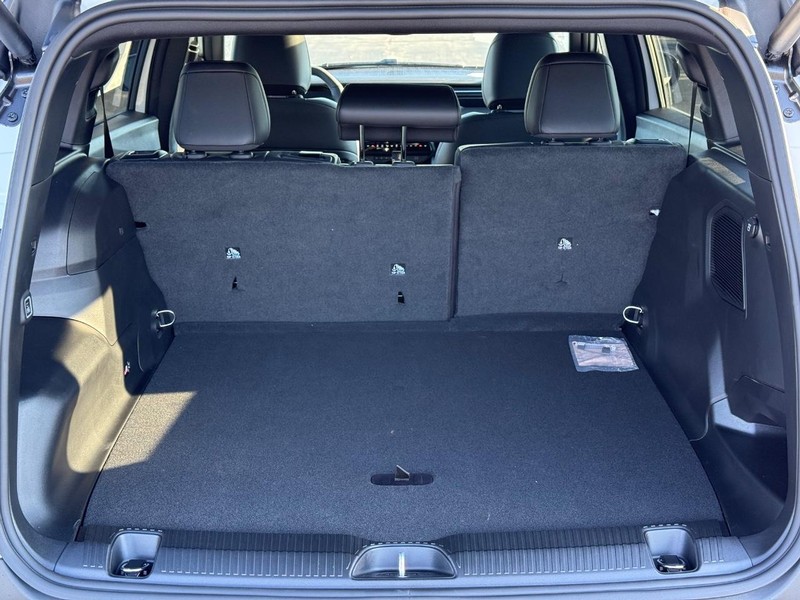 Jeep Cherokee Vehicle Full-screen Gallery Image 7