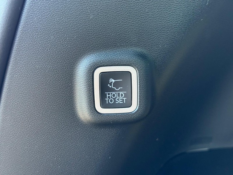 Jeep Cherokee Vehicle Full-screen Gallery Image 8