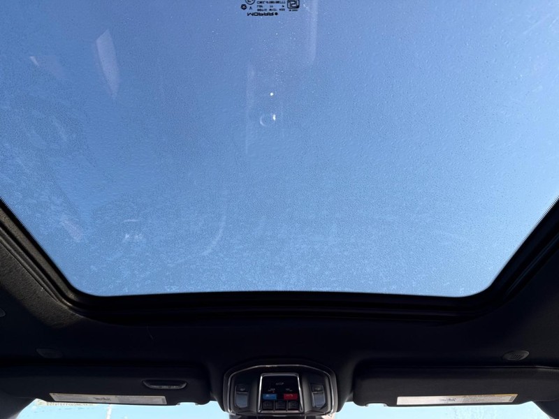 Jeep Cherokee Vehicle Full-screen Gallery Image 13
