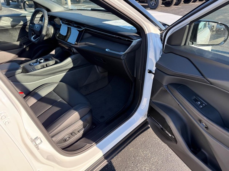 Jeep Cherokee Vehicle Full-screen Gallery Image 16