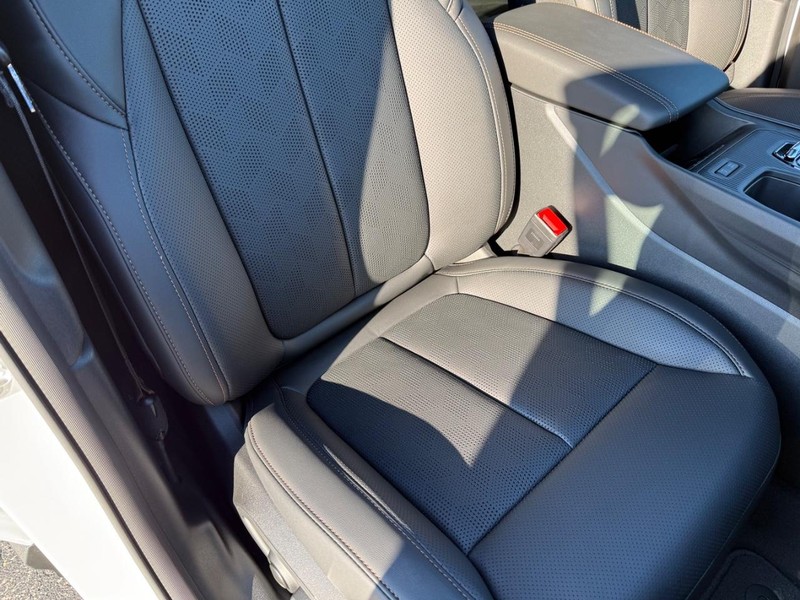 Jeep Cherokee Vehicle Full-screen Gallery Image 17