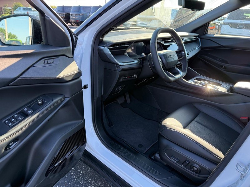 Jeep Cherokee Vehicle Full-screen Gallery Image 18