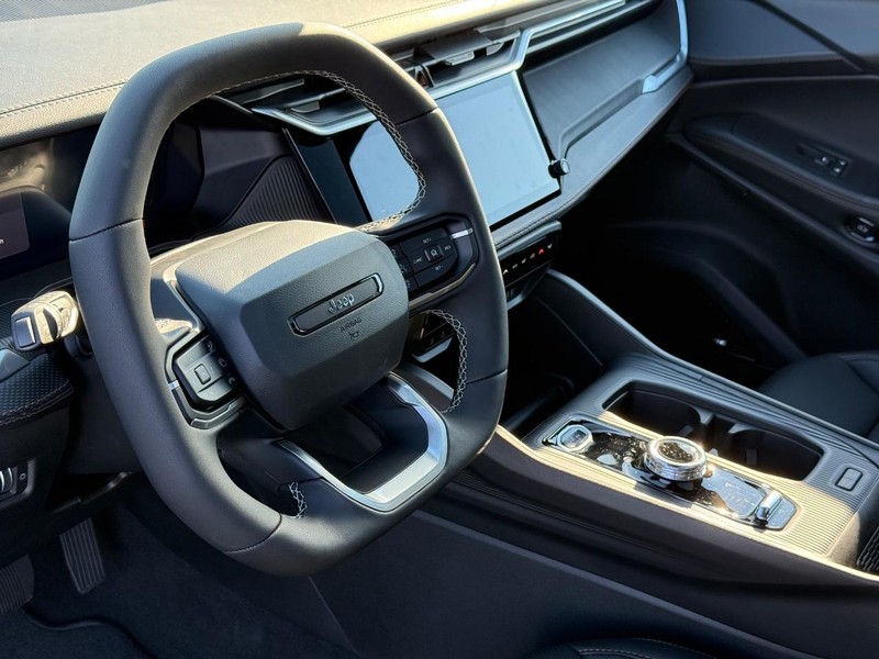 Jeep Cherokee Vehicle Full-screen Gallery Image 20