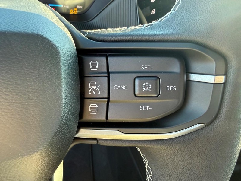 Jeep Cherokee Vehicle Full-screen Gallery Image 22