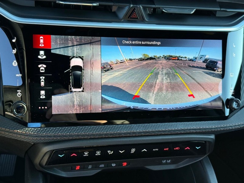 Jeep Cherokee Vehicle Full-screen Gallery Image 25