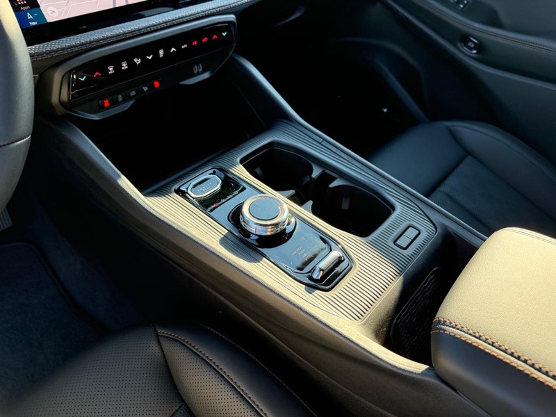 Jeep Cherokee Vehicle Full-screen Gallery Image 26