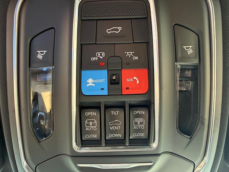 Jeep Cherokee Vehicle Full-screen Gallery Image 28