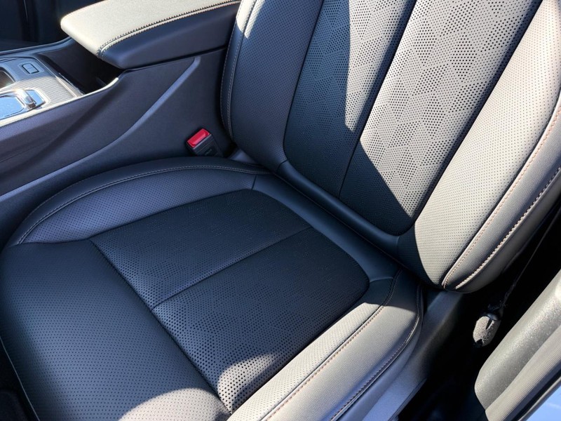 Jeep Cherokee Vehicle Full-screen Gallery Image 31