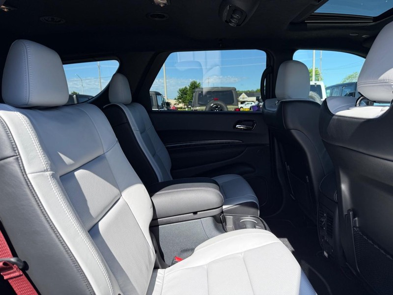 Dodge Durango Vehicle Full-screen Gallery Image 11
