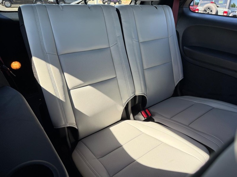 Dodge Durango Vehicle Full-screen Gallery Image 12