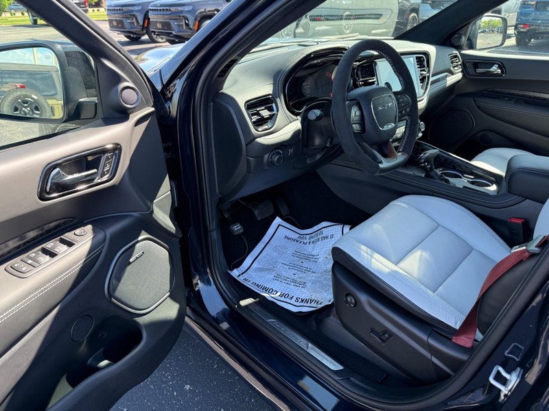Dodge Durango Vehicle Full-screen Gallery Image 18