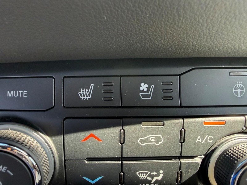 Dodge Durango Vehicle Full-screen Gallery Image 24