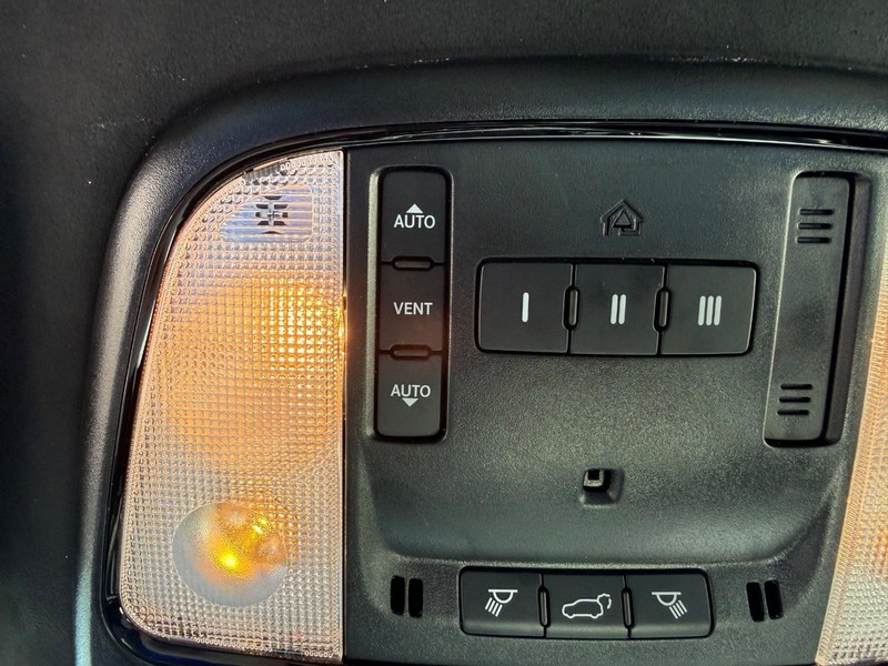 Dodge Durango Vehicle Full-screen Gallery Image 30