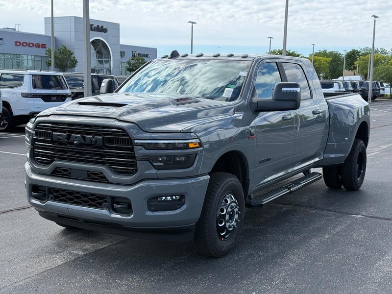 Ram 3500 Vehicle Full-screen Gallery Image 8