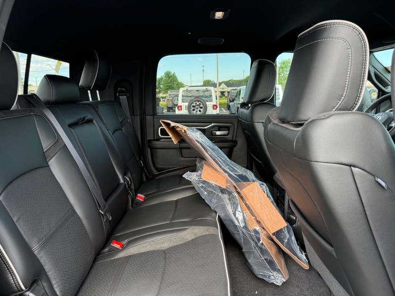Ram 3500 Vehicle Full-screen Gallery Image 10