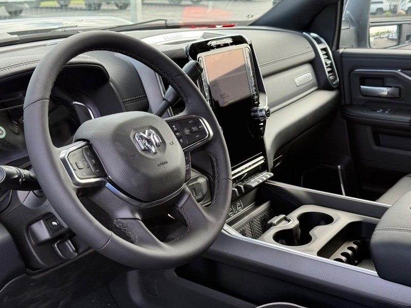 Ram 3500 Vehicle Full-screen Gallery Image 18