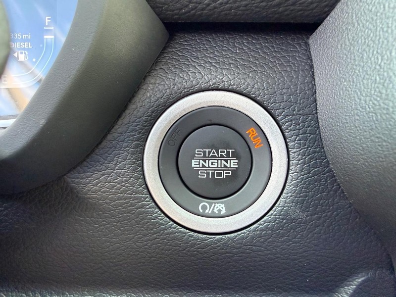 Ram 3500 Vehicle Full-screen Gallery Image 21